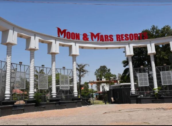 Moon And Mars Resort