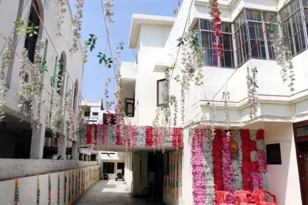 Emerald P G H Prayag Guest House - Image 2