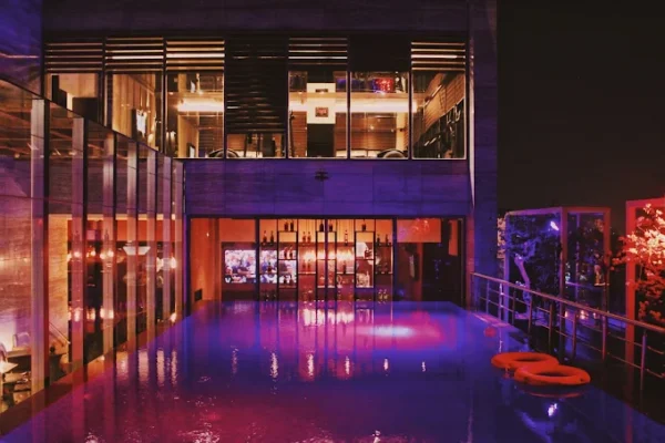 Radisson Hotel Lucknow City Center - Image 2
