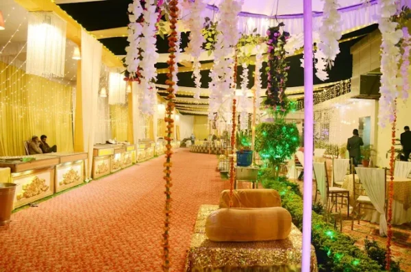 Zaarang Inn Hotel & Banquet - Image 8