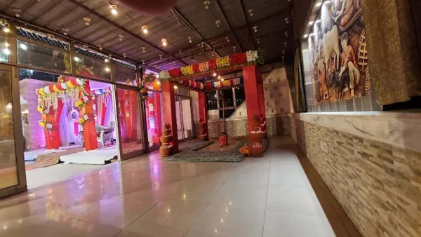 Hotel The Central Guest House - Image 3