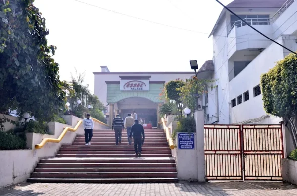 Essel Palace - Image 4