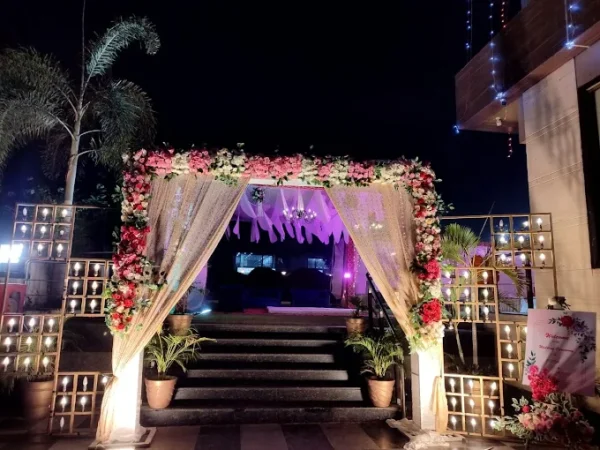 Sapna Clarks Inn - Image 4