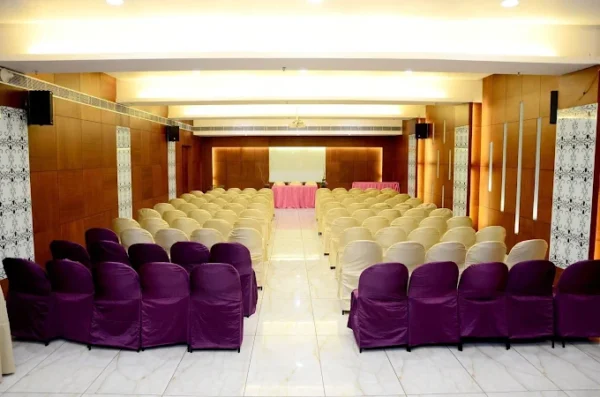 Townhouse OAK Hotel Edesia - Image 5