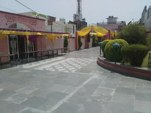Chandra Guest House - Image 4