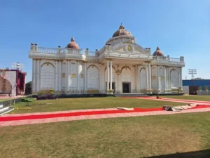 The Benares Lawn and Banquet